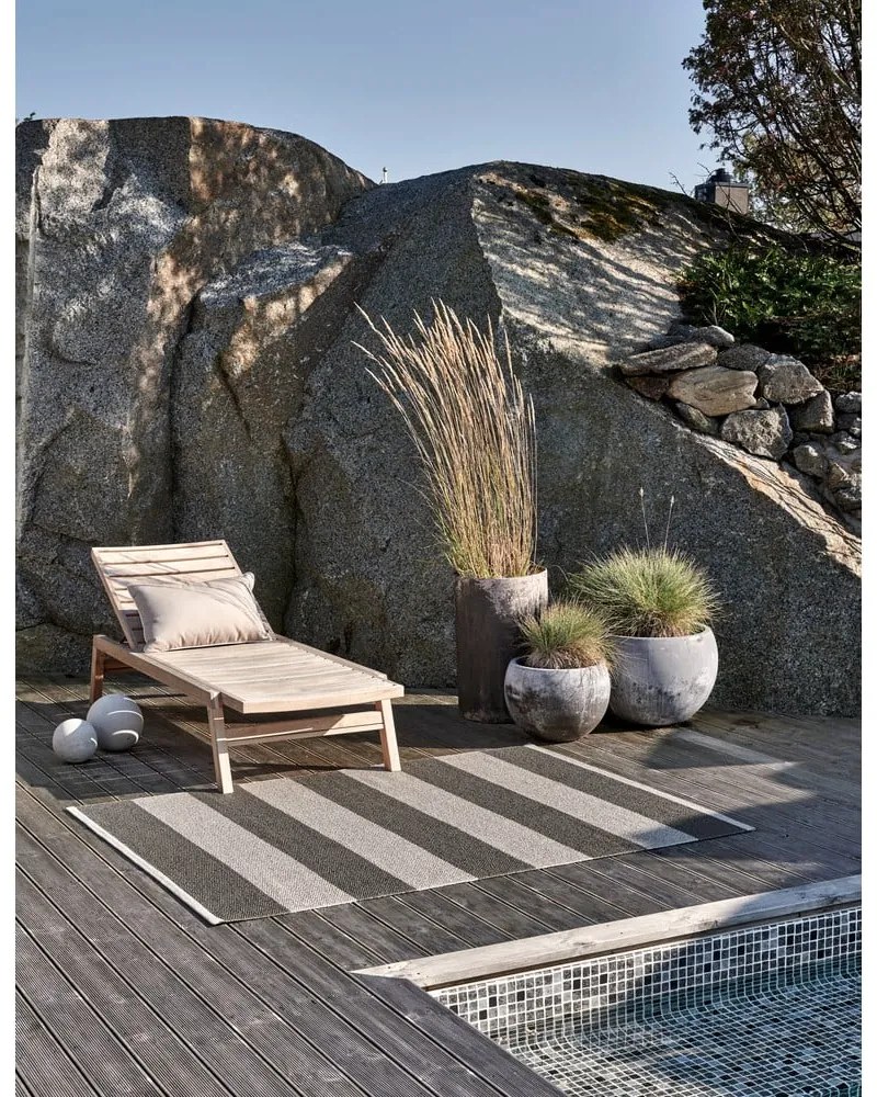 Антрацитен и кремав килим за открито и закрито 140x180 cm Bob Charcoal Linen – Pappelina