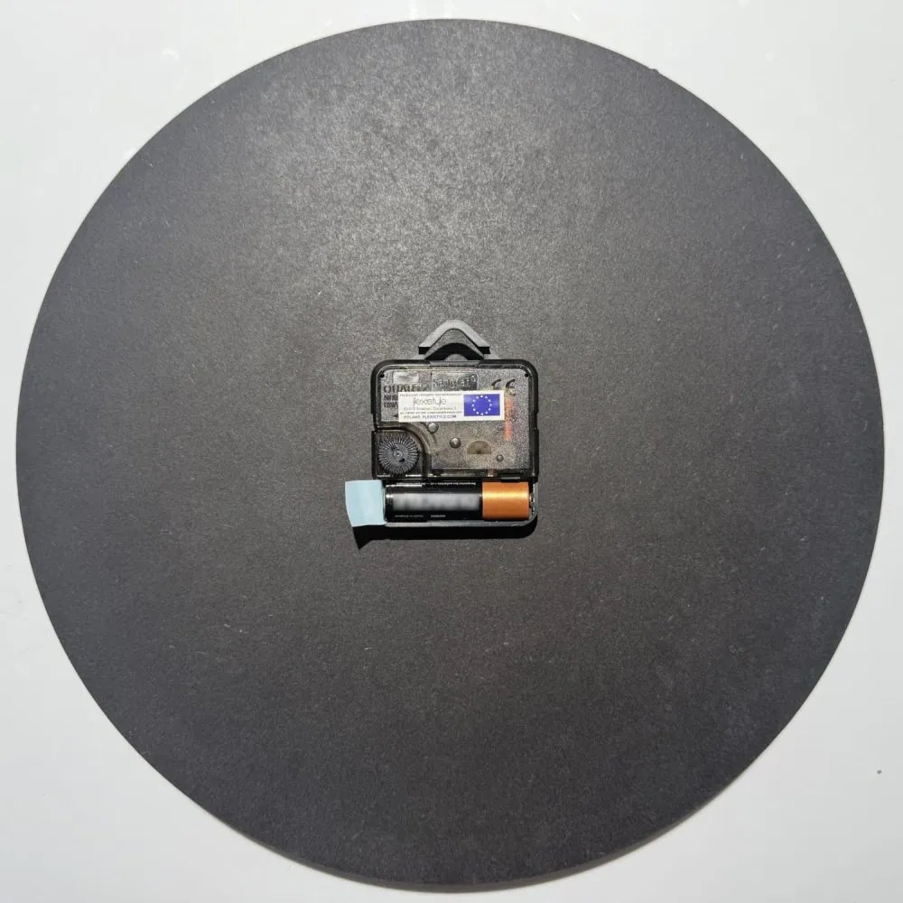 Дървен стенен часовник, изработен от тъмна дъбова дървесина Дъб Поток - 30 cm