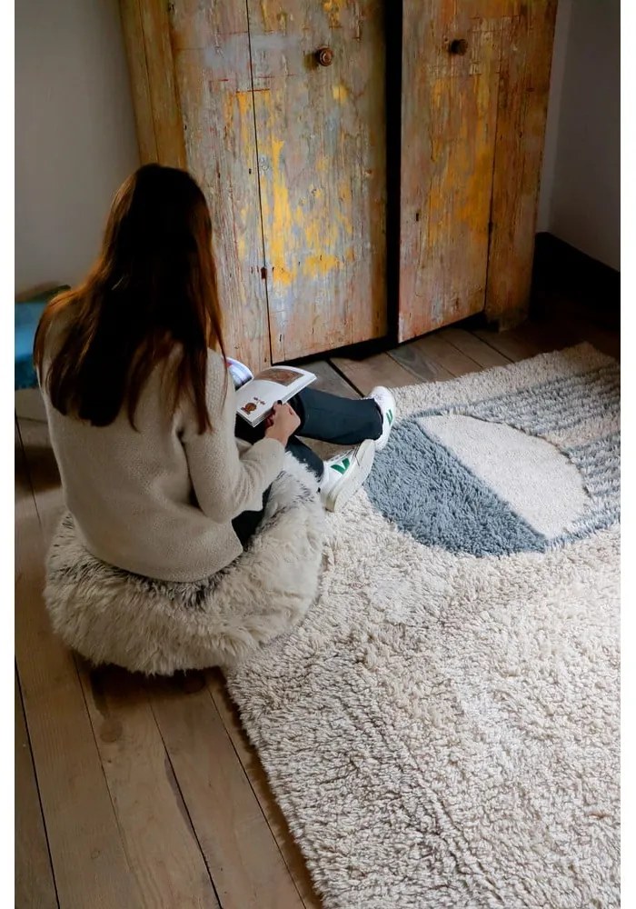 Бяла вълнена табуретка Berber Soul – Lorena Canals