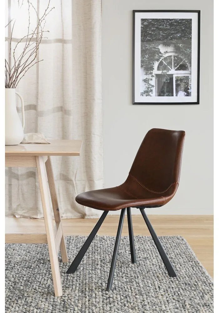 Кафяв трапезен стол с черни крака Alpha - Rowico