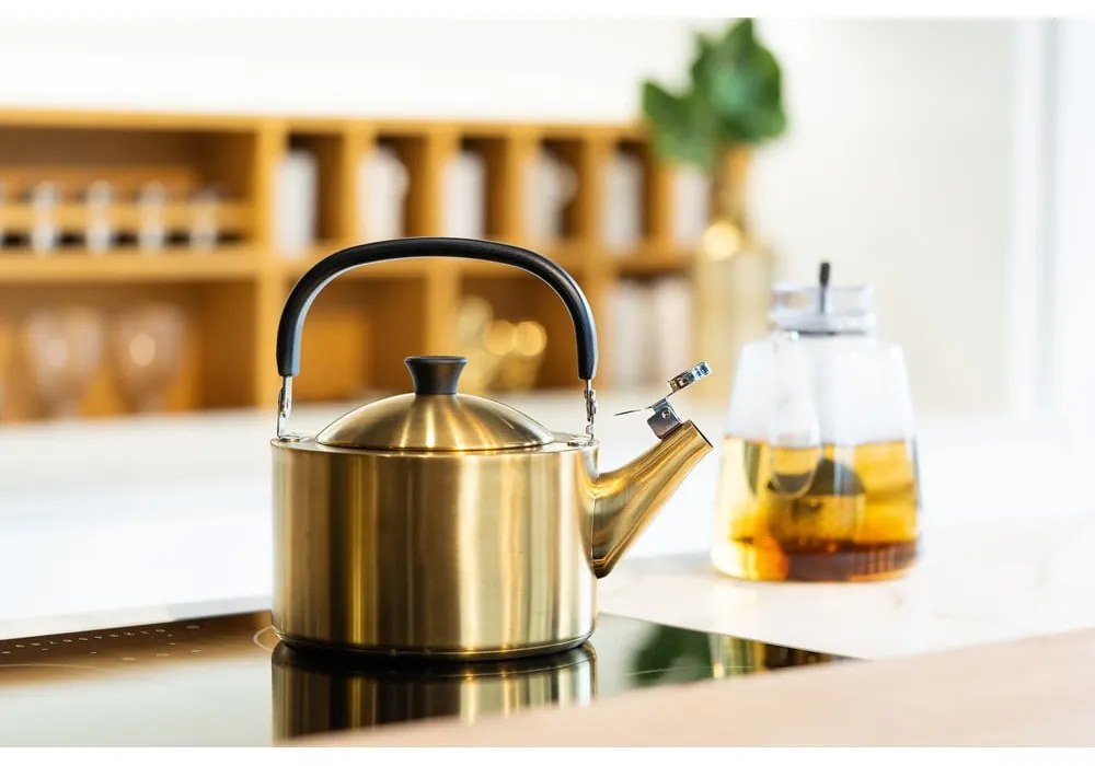 Чайник от неръждаема стомана в златист цвят1,5 l Diamante – Vialli Design