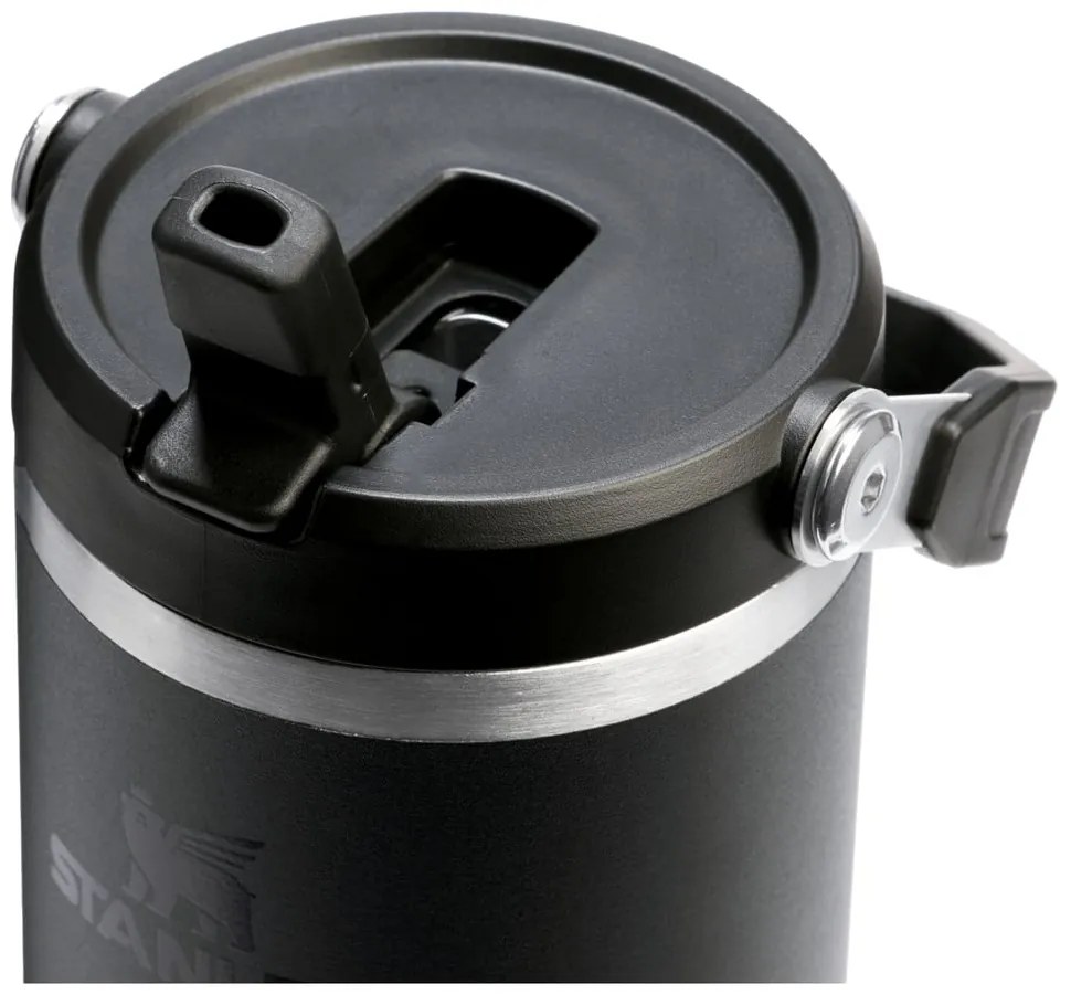Черен термос от неръждаема стомана 890 ml IceFlow™ Flip Straw 2.0 Tumbler Black – Stanley