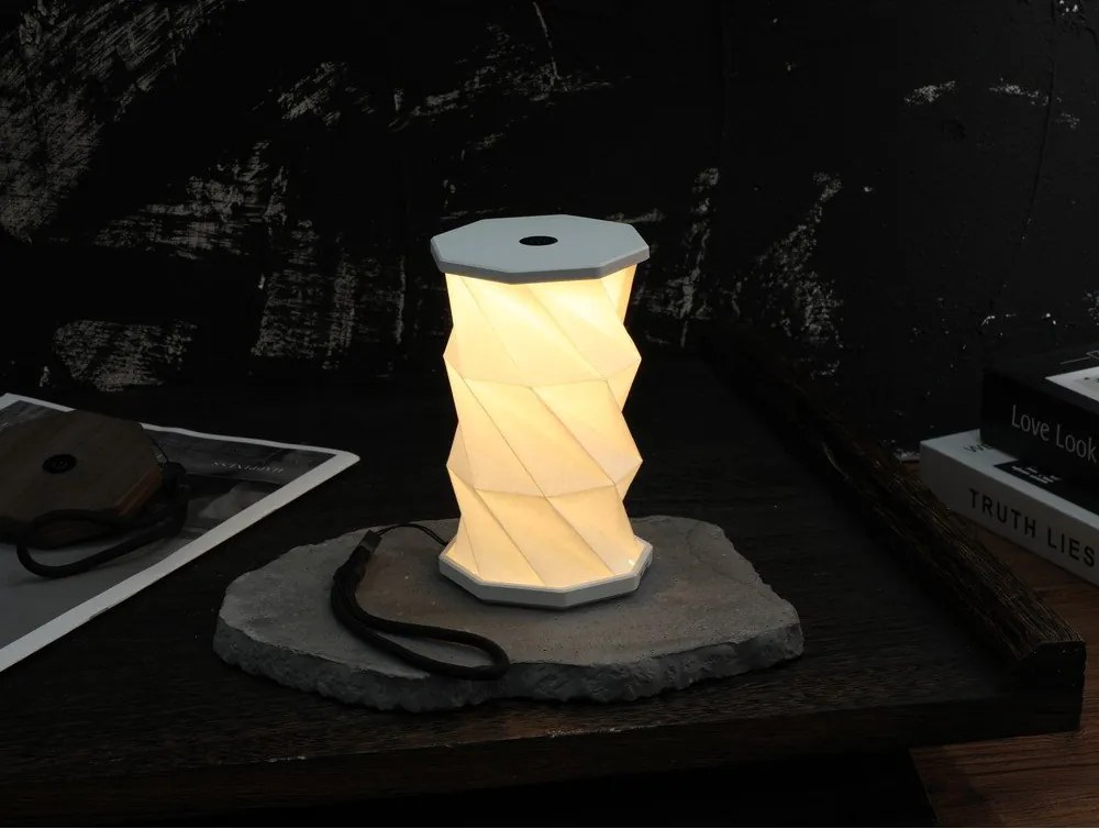 Бяла преносима светлинна декорация с USB ø 8 cm Twist – Gingko