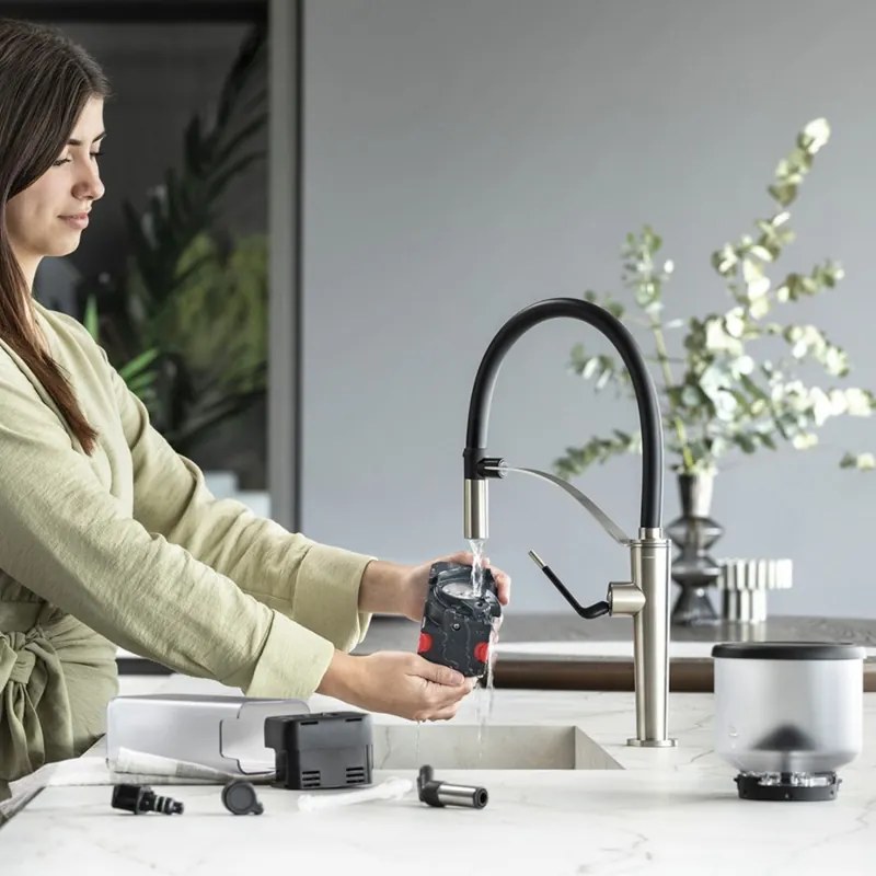 Еспресо машина DeLonghi Rivelia Sand Beige EXAM440.55.BG, 1450W, 19 bar, 1.4l, Тъчскрийн TFT, Twin Shot, Bean Adapt, LatteCrema Hot, 17 напитки, Бежов