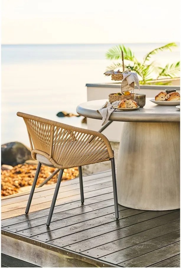 Бежов градински стол метален/подплатен Novella – House Nordic