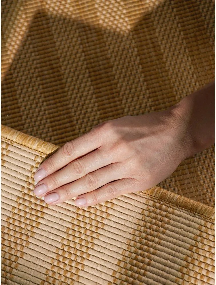 Килим за открито и закрито в цвят жълта охра/кремав 120x170 cm Haringey Linley – Ted Baker