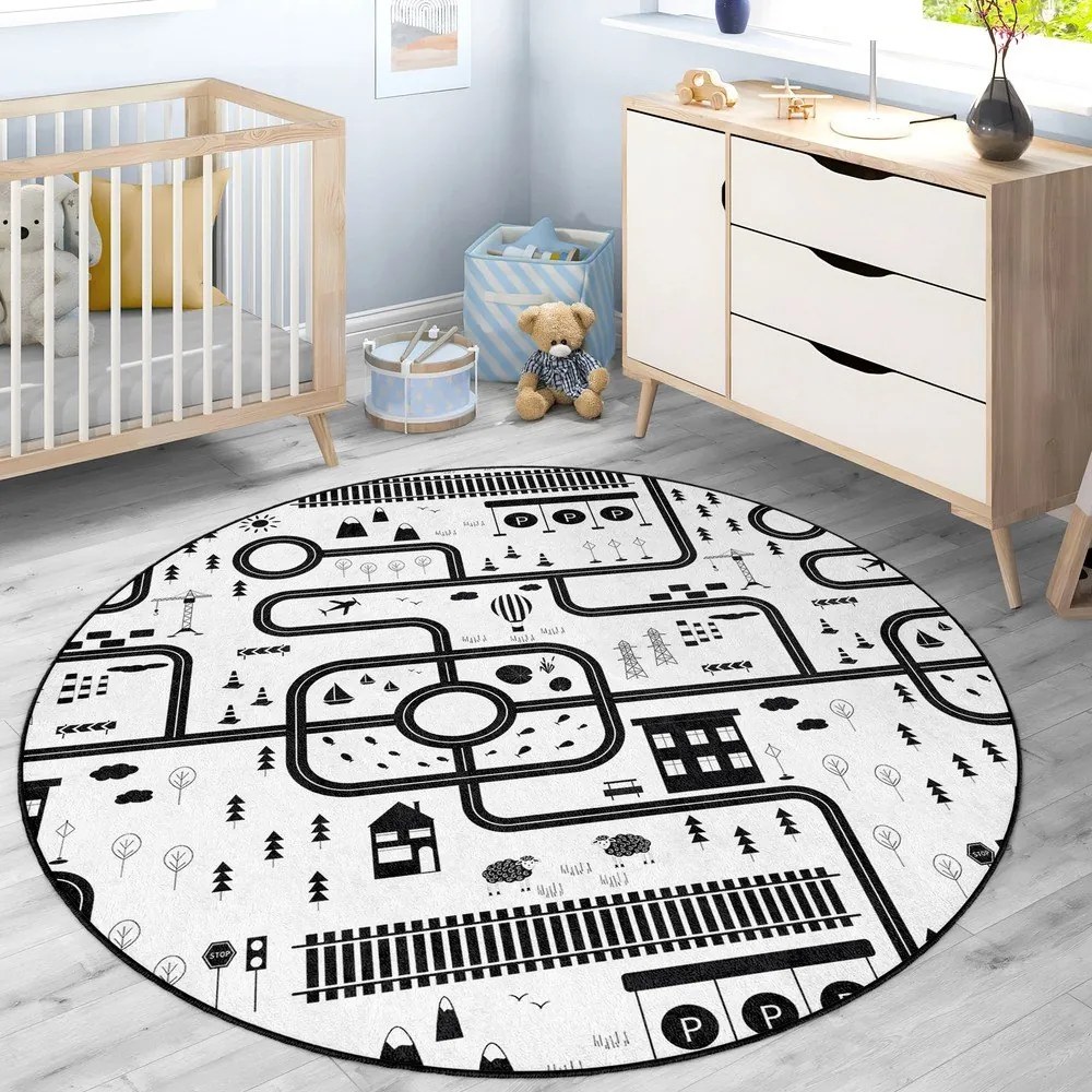 Черно-бял детско килимче за игра подходящо за пране ø120 cm In My Town – Mila Home