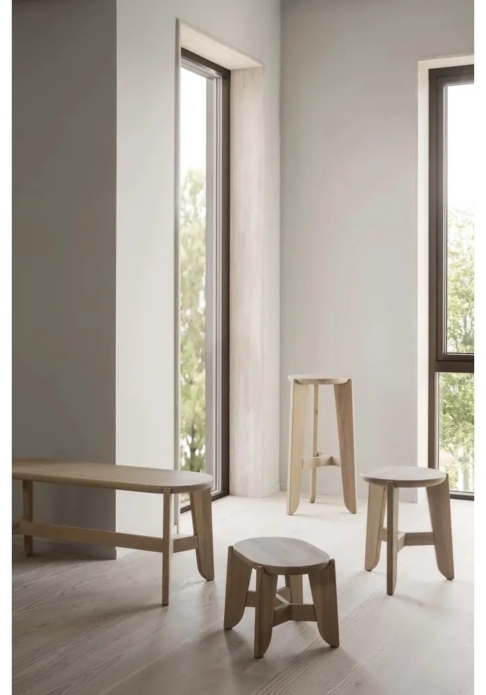 Табуретка от дъбова дървесина в естествен цвят Eli - Blomus