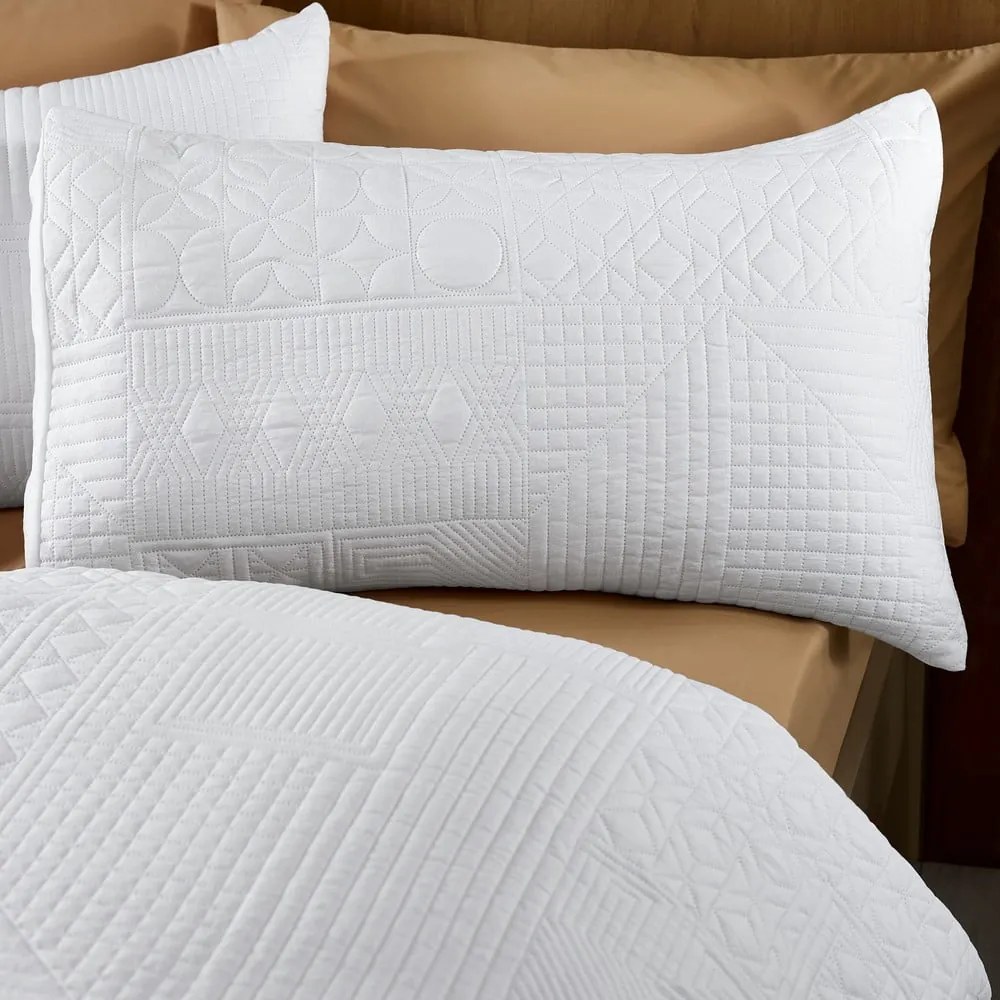 Бяло двойно удължено спално бельо 230x220 cm Folkstone Geo – Catherine Lansfield