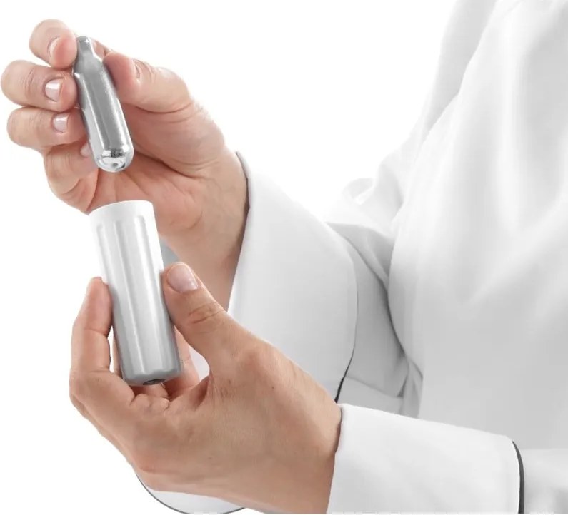 Черна алуминиева бутилка за бита сметана , 500 ml Kitchen Line - Hendi