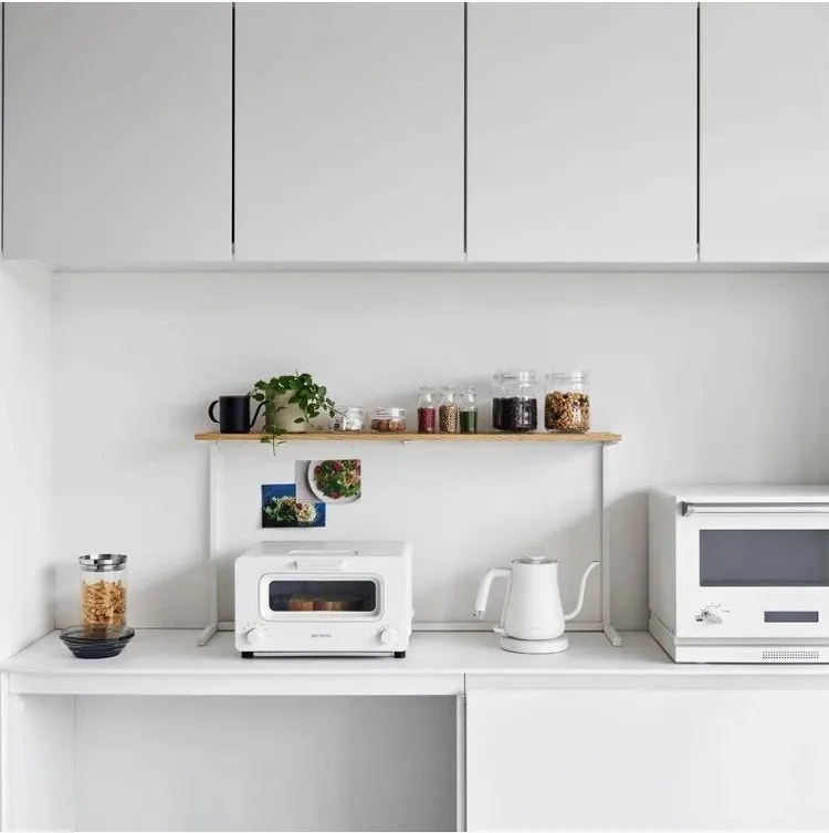 Бял/в естествен цвят дървен допълнителен рафт 28,5x8,5 cm Tower – YAMAZAKI