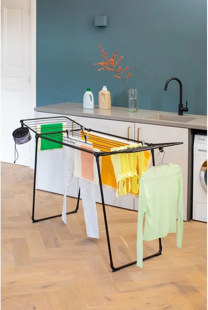 Матово черна сушилня за дрехи 18 m HangOn Too – Brabantia