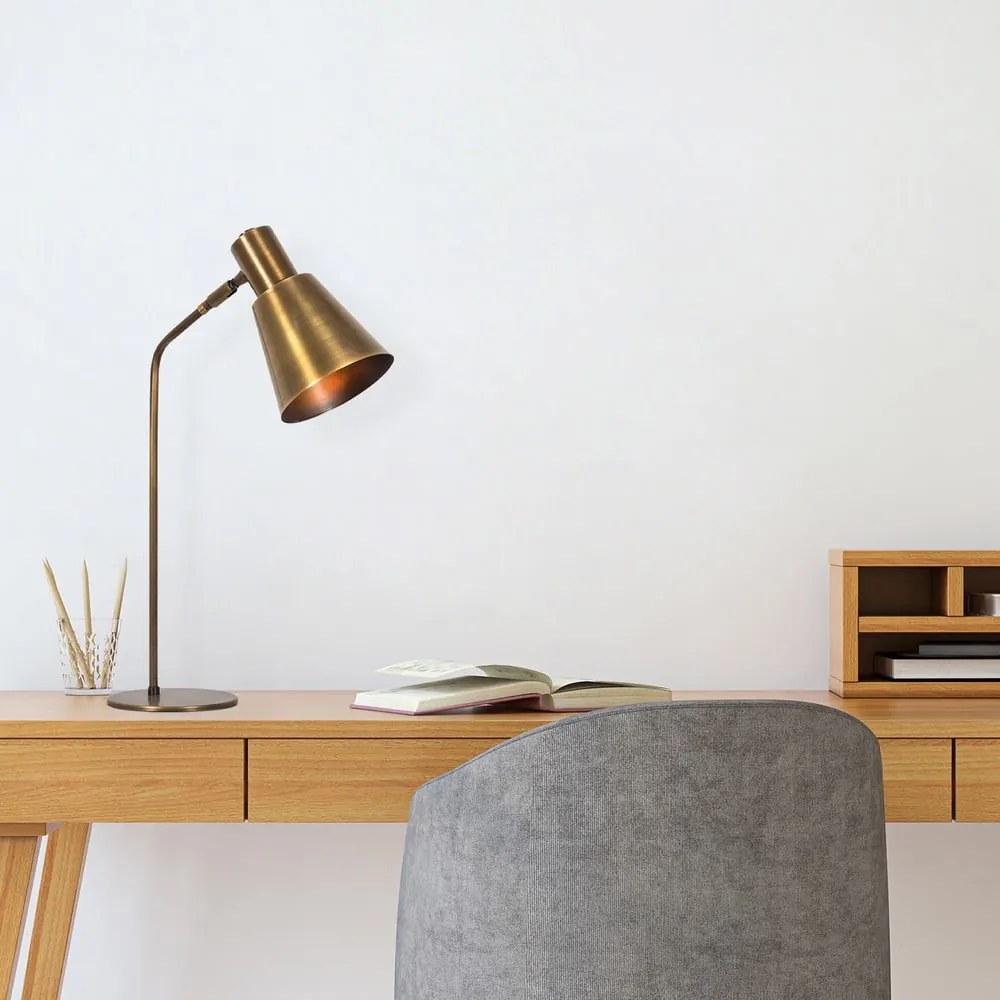 Настолна лампа в златист цвят с метален абажур (височина 50 cm) Kem – Opviq lights