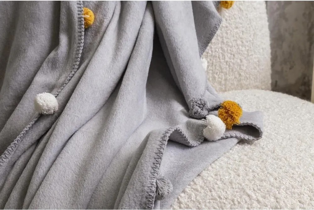 Сиво покривало за легло от флийс 150x200 cm Pom Pom – Mijolnir