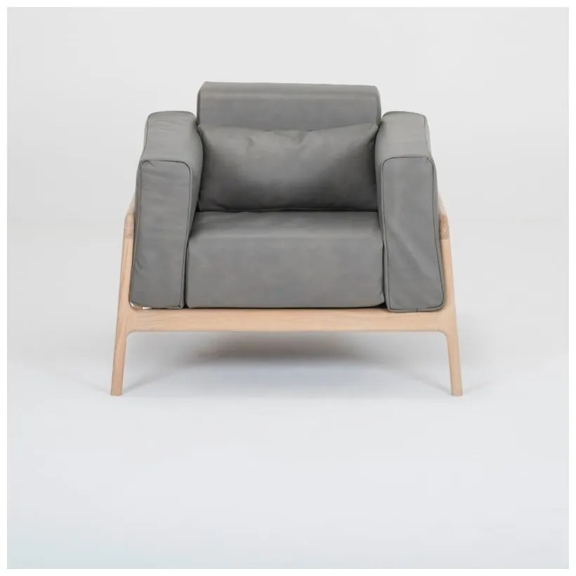 Тъмно сив фотьойл от биволска кожа с масивна дъбова конструкция Fawn - Gazzda