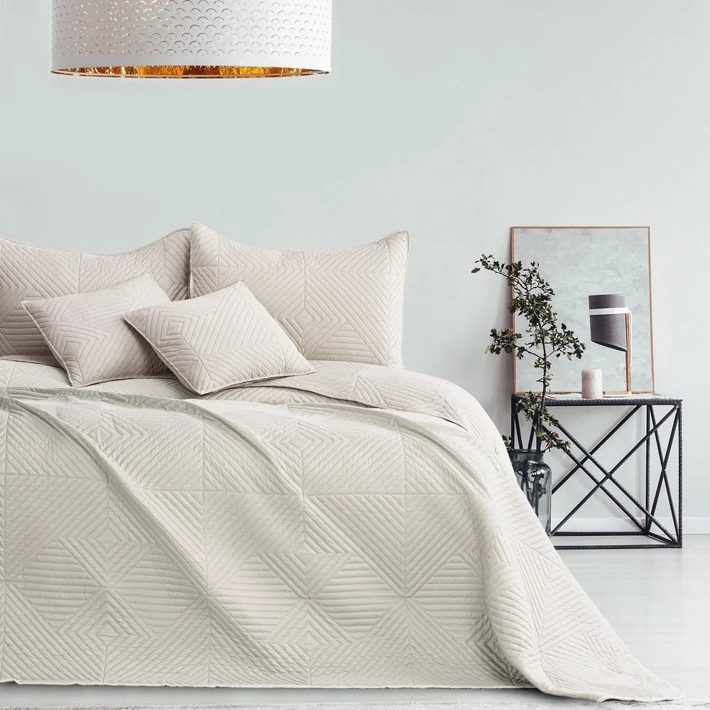 Кремаво капитонирано покривало за легло от микрофибър 240x260 cm Softa – Restilo