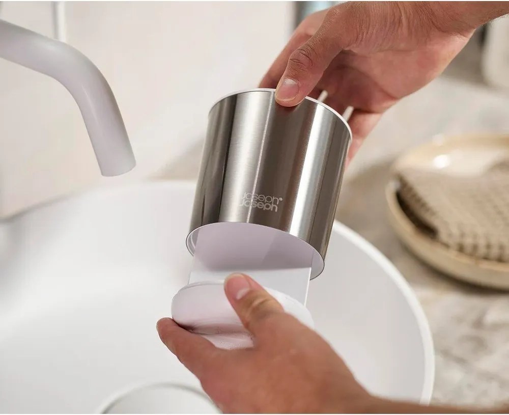 Чаша за четки за зъби от неръждаема стомана в сребрист цвят Duo Steel – Joseph Joseph