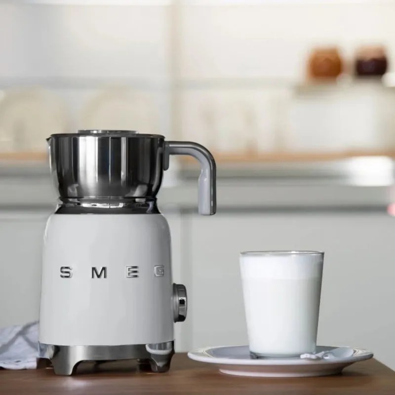 Уред за разпенване на мляко Smeg MFF11WHEU, 500 W, 600 мл, 8 програми, Подвижна кана, Автоматично изключване, Бял