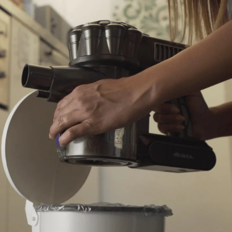 Вертикална прахосмукачка Ariete SCOPA 2722/00, 120W, 1 л, 2 скорости, Моторизирана четка с LED, Индикатор за батерия, Син