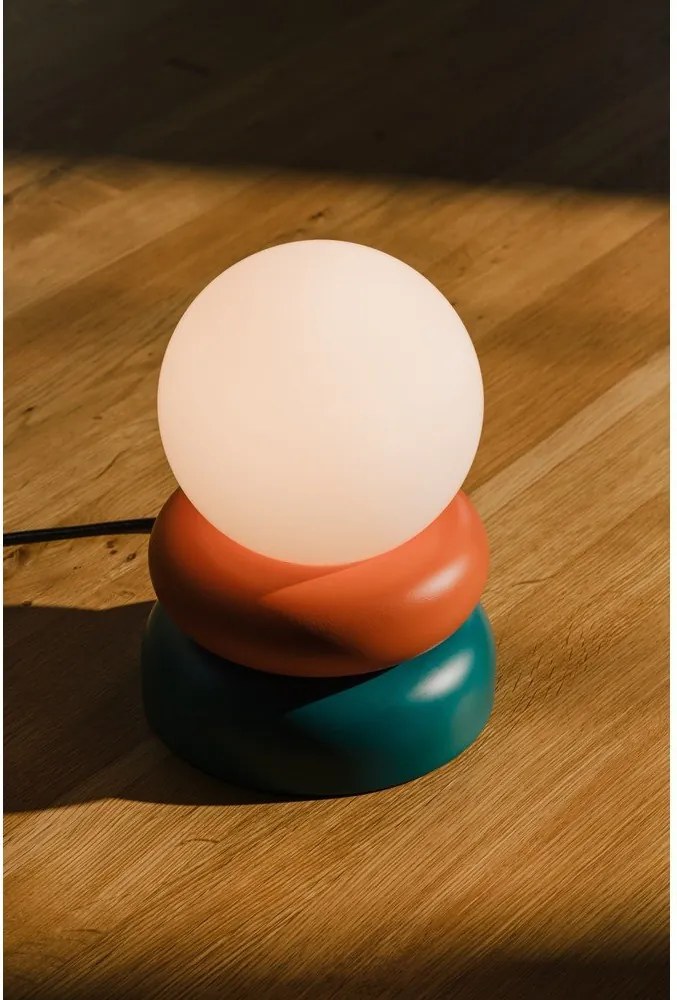 Настолна лампа от масивна дървесина в петролен цвят/оранжева със стъклен абажур (височина 24 cm) Otem – noo.ma