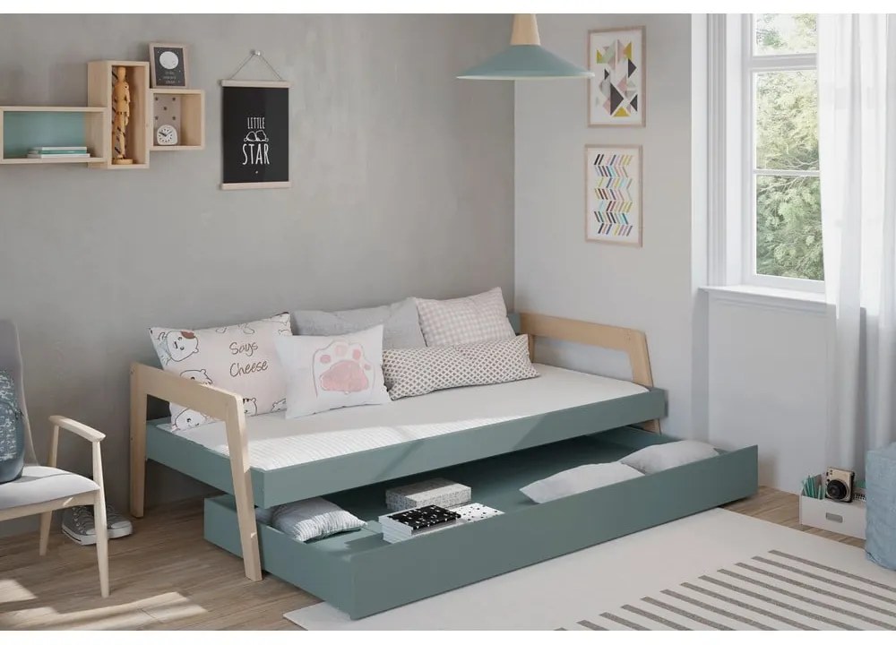 Зелено/сиво-зелено детско легло 90x200 cm от масивен бор разтегателно с място за съхранение с включена подматрачна рамка Carrie – Marckeric