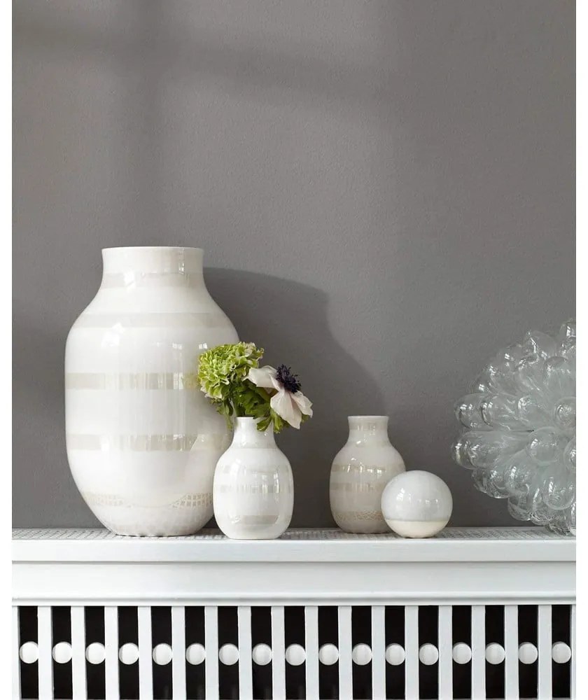 Ваза от бял фаянс, височина 12,5 cm Omaggio - Kähler Design