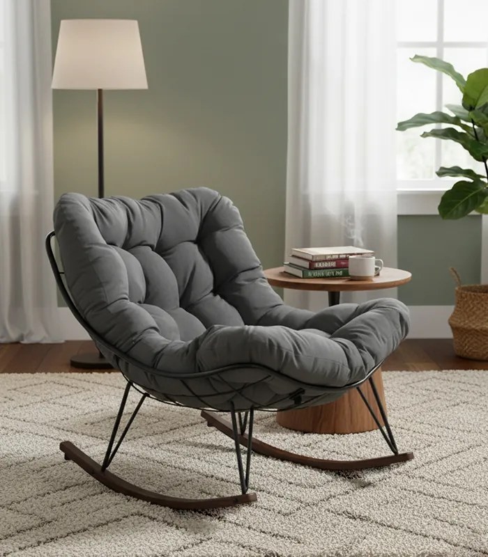 Люлеещ се фотьойл от техноратан с меки възглавници в сиво