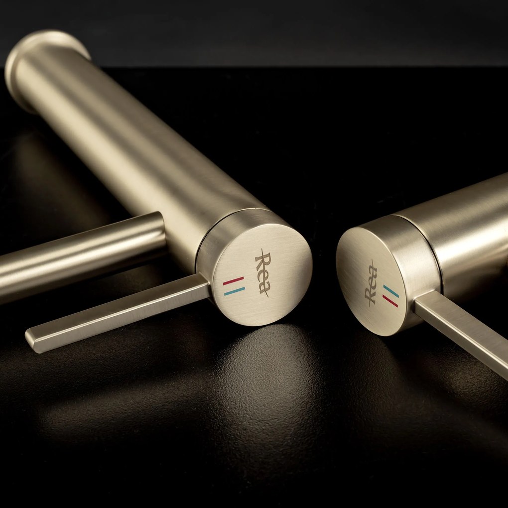 Смесител за баня Rea Rivo Brush Gold