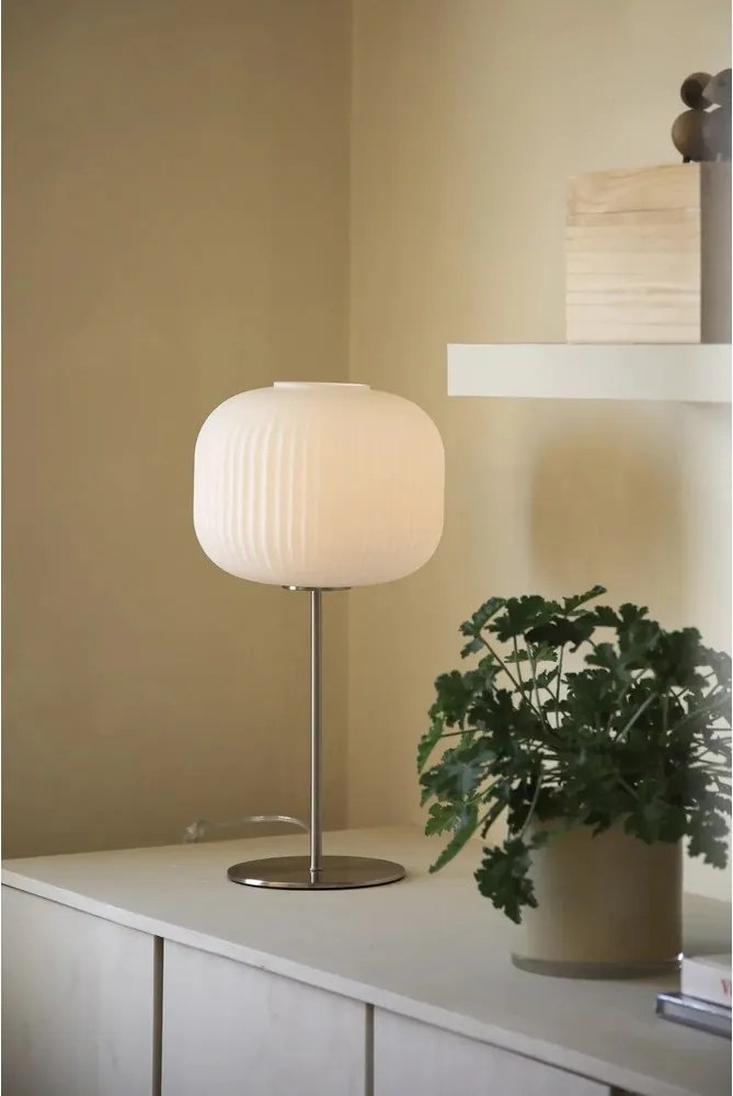 Бяла/сребриста настолна лампа със стъклен абажур (височина 50 cm) Sober – Markslöjd