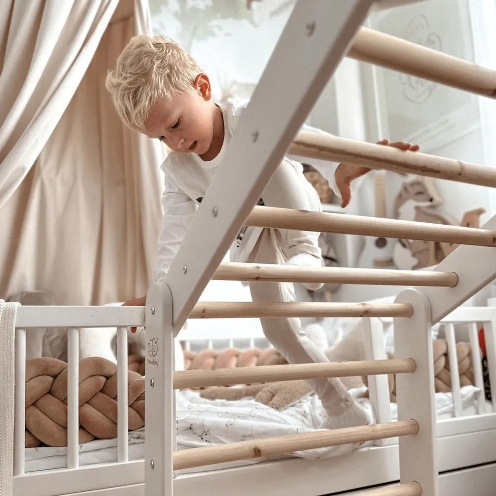 Пиклер триъгълник от масивен бор в естествен цвят 112x61x94 cm Montessori – Meowbaby