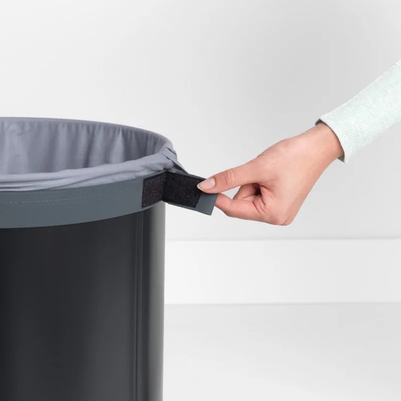 Кош за пране Brabantia 1000826, 60 л, Корков капак, Пълнене без отваряне, Вентилационни отвори, Черен