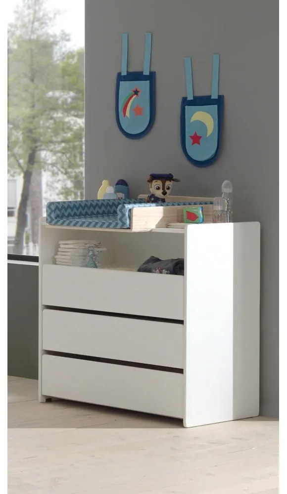 Бял нисък детски скрин от масивен бор с маса за преповиване 90x106 cm KIDDY – Vipack