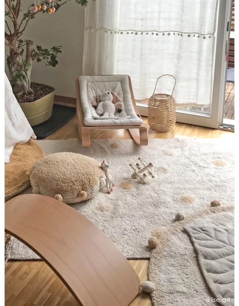 Ръчно изработен памучен детски килим подходящ за пране в цвят жълта охра и кремаво 120x160 cm Hippy Dots Honey – Lorena Canals