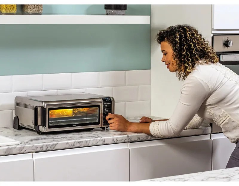 Мултифункционална фурна 8в1 Ninja SP101EU Foodi, 2400W, 10L, Air fry/Roast/Bake/Toast, Компактна, Инокс