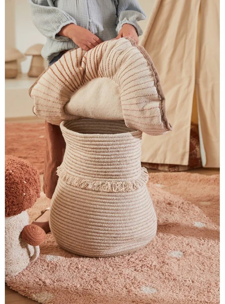 Светлорозов ръчно изработен памучен детски килим подходящ за пране ø140 cm Round Dot Rose – Lorena Canals