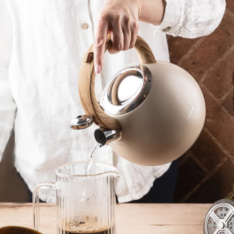 Свирещ чайник Klausberg KB 7956, 3l, Термоизолирана дръжка, Многослойно дъно, Индукция, Бежов