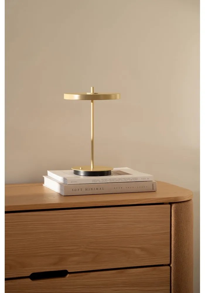 Светложълта метална LED настолна лампа с метален абажур (височина 31 cm) Asteria Move – UMAGE