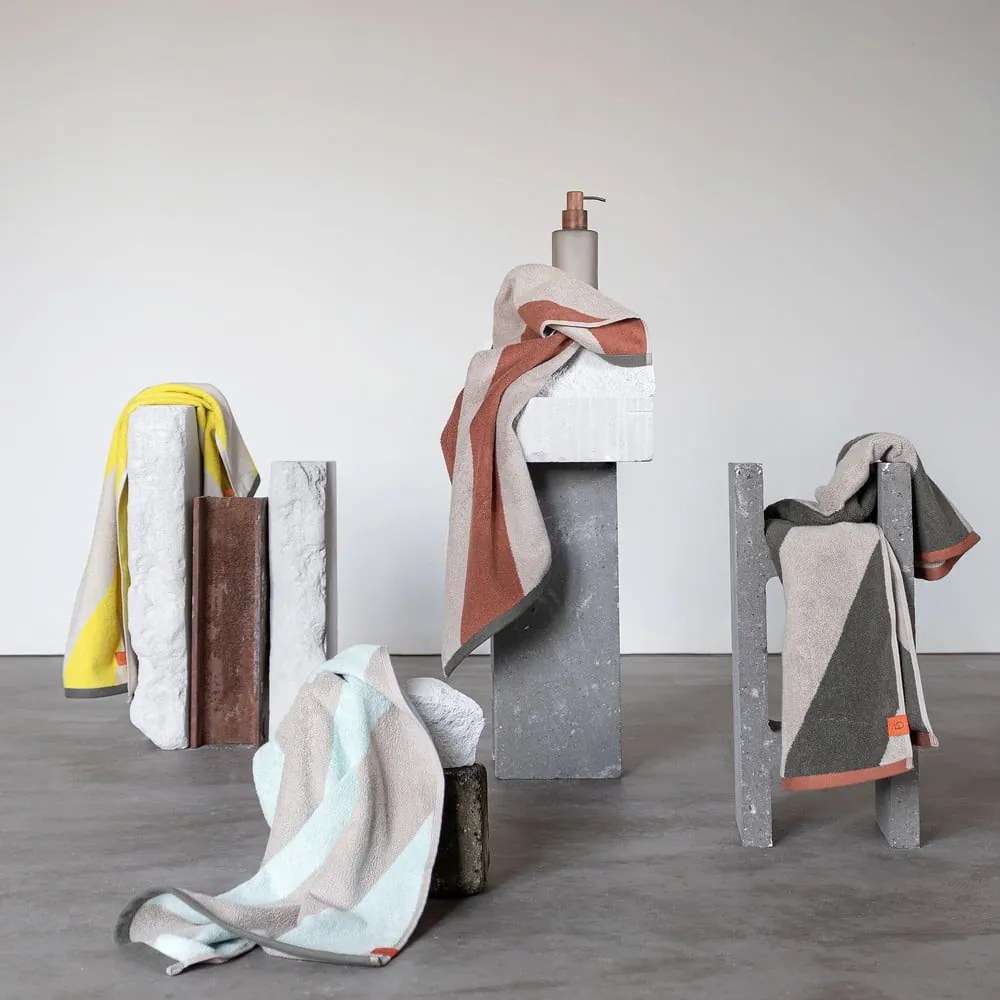 Хавлиена кърпа от органичен памук от тери в цвят каки 70x133 cm Diagonal – Mette Ditmer Denmark