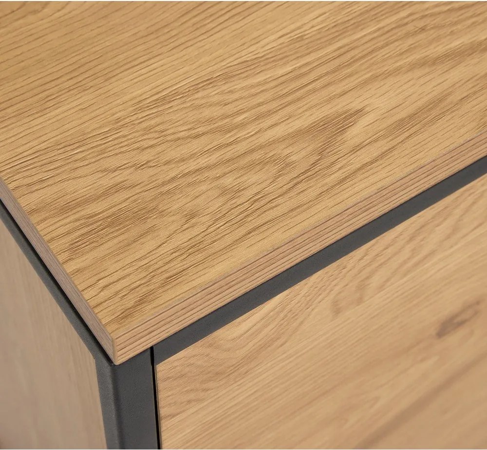 Скрин от декор от дъб в естествен цвят 104,5x80x45 cm Cesura – Unique Furniture