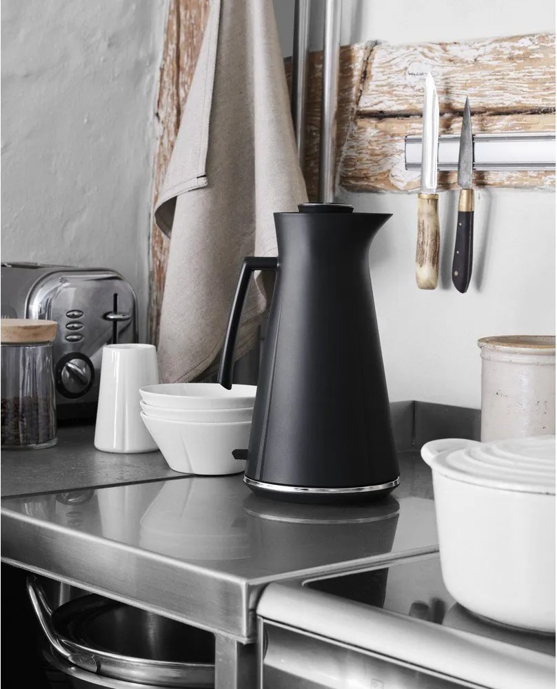 Черна електрическа кана 1,4 l Grand Cru – Rosendahl