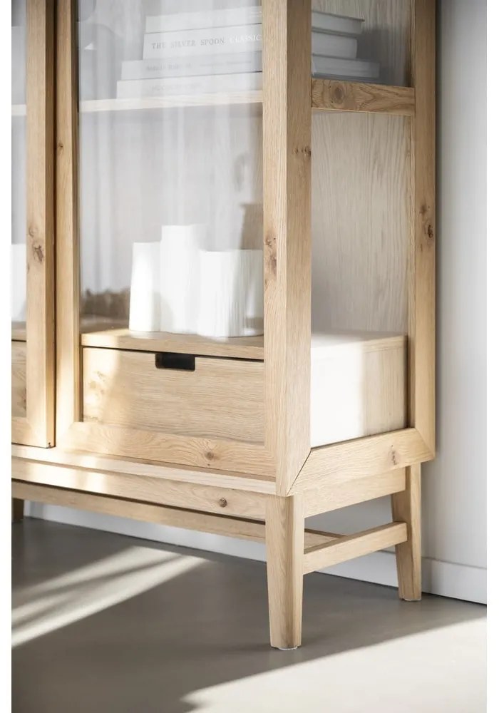 Витрина от декор от дъб с плъзгащи се врати в естествен цвят 100x203 cm Hazelton – Rowico