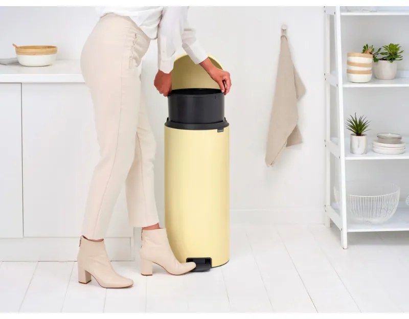 Кош за боклук с педал Brabantia NewIcon 1008852, 30 л, Плавно затваряне, Противоплъзгаща основа, Жълт