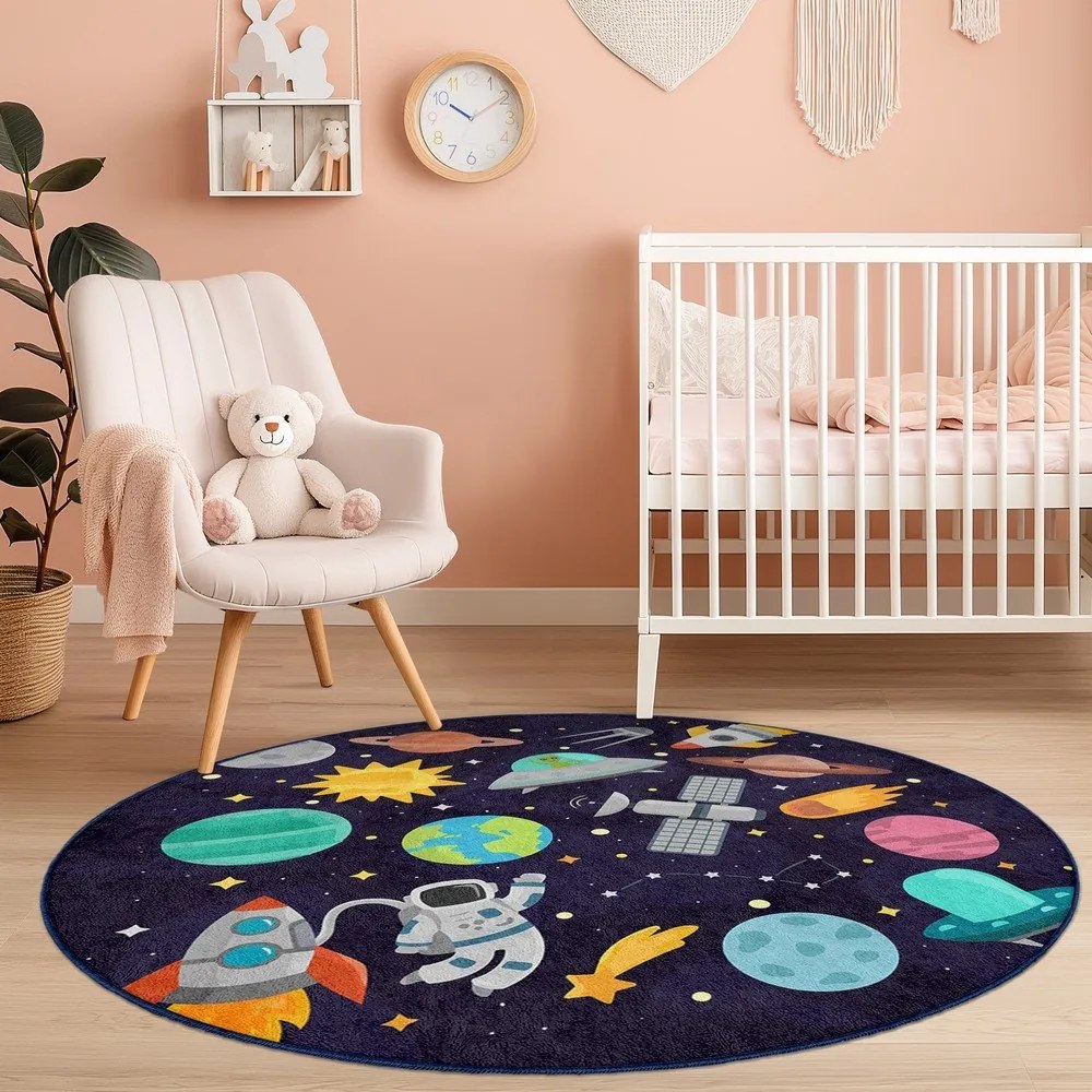 Тъмносиньо детско килимче за игра подходящо за пране ø120 cm Into The Space – Mila Home