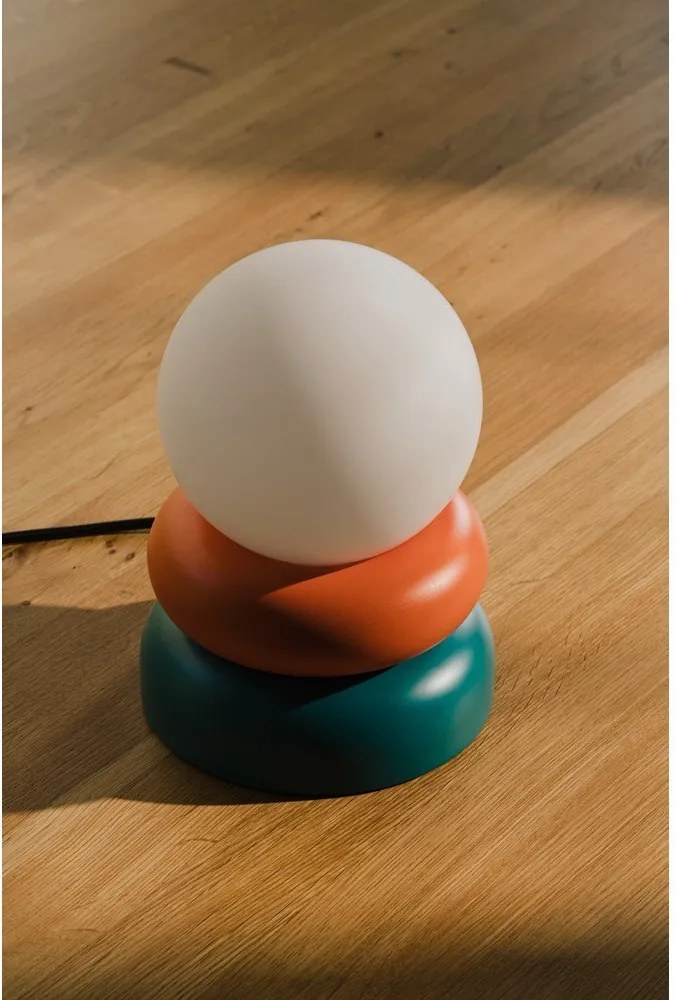 Настолна лампа от масивна дървесина в петролен цвят/оранжева със стъклен абажур (височина 24 cm) Otem – noo.ma