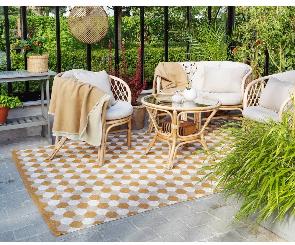 Пътека за открито и закрито в цвят жълта охра 70x160 cm Dana Ochre – Pappelina