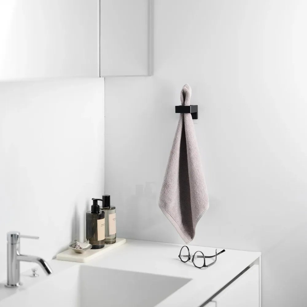 Черен пластмасов мултифункционален държач Film Hook – YAMAZAKI