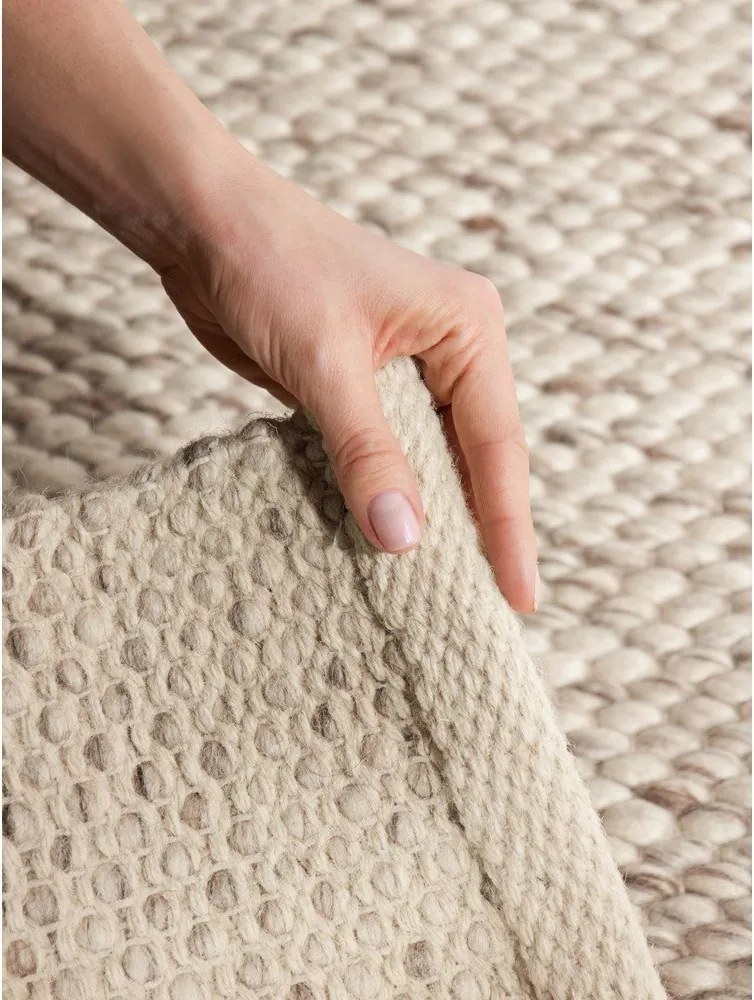 Бежов/в естествен цвят ръчно изработен вълнен килим 140x200 cm Lyon Beans – Elle Decoration