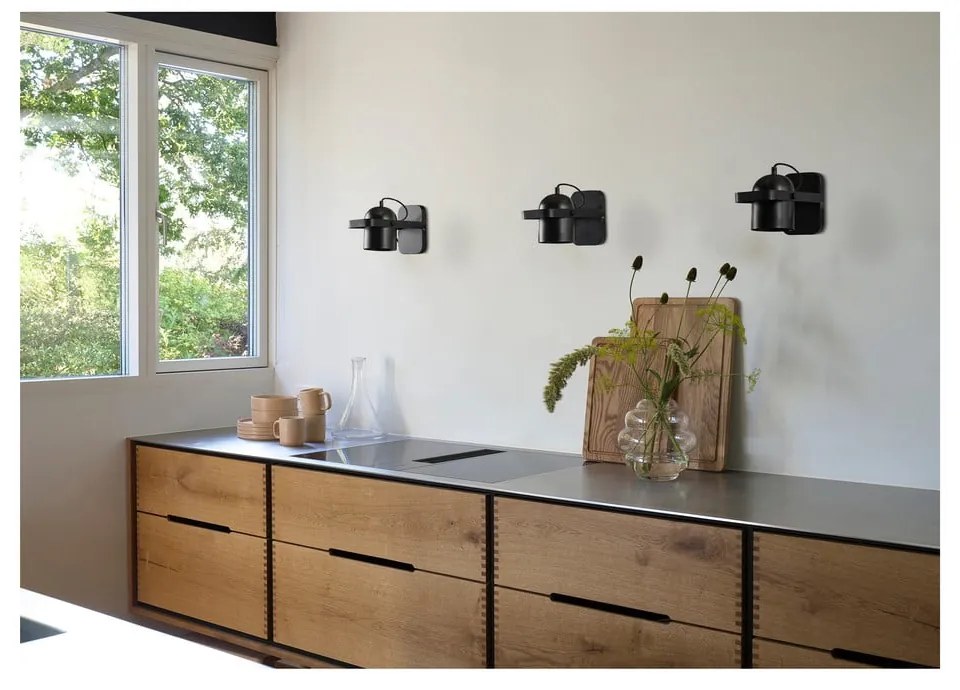 Черна стенна лампа Nesvik – Villa Collection