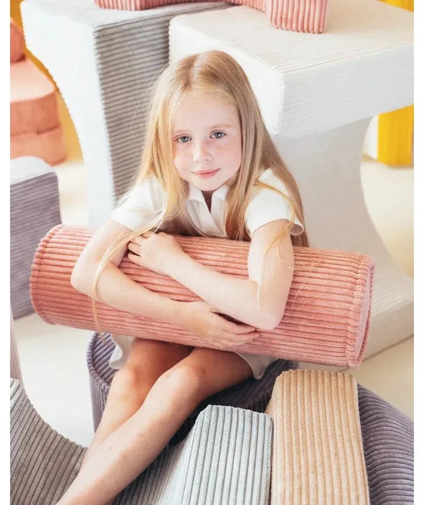 Розова детска възглавница за диван от рипсено кадифе Roll – Wigiwama