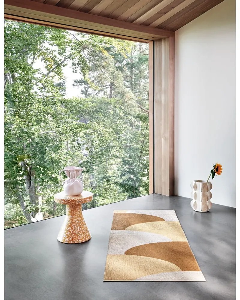 Пътека за открито и закрито в цвят жълта охра 70x270 cm Hill Ochre Pale Yellow – Pappelina